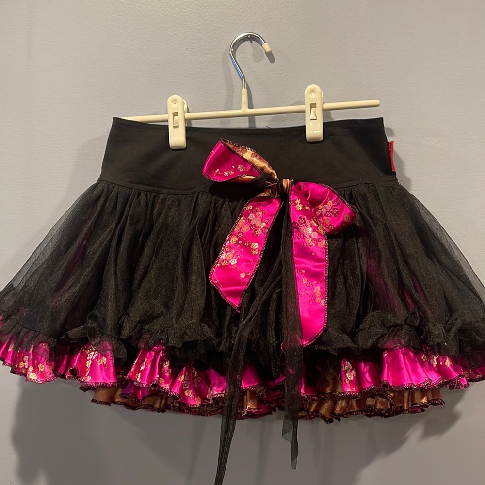 Black “can can” skirt. Adult medium
